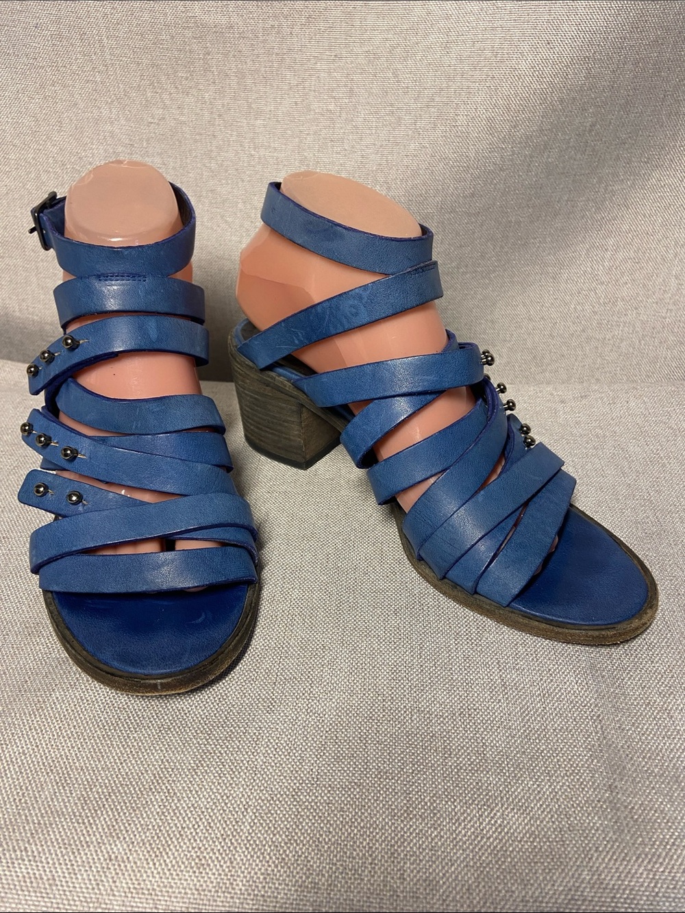 LD Tuttle Leather Strappy Blue Sandals. Size 39 Made Italy.